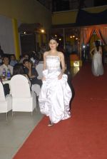 at Designer Aarti Gupta showcases her collection in Wedding Cafe on 23rd Nov 2011 (40).JPG